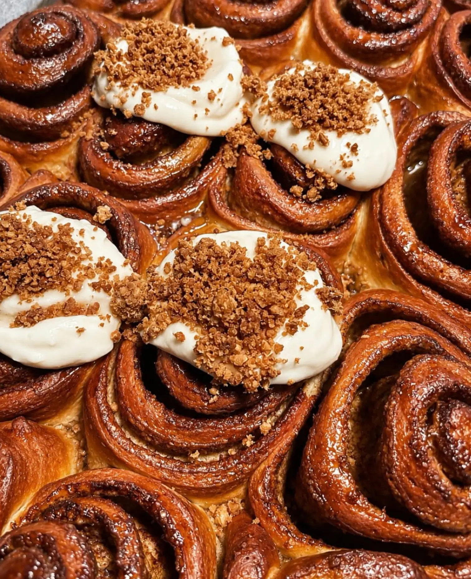 Kinu OG cinnamon buns with cream cheese and crumble