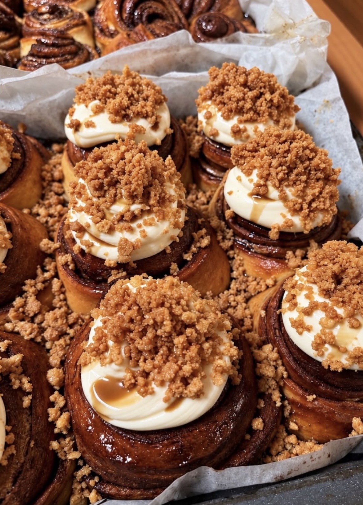 Kinu OG cinnamon buns with cream cheese and crumble